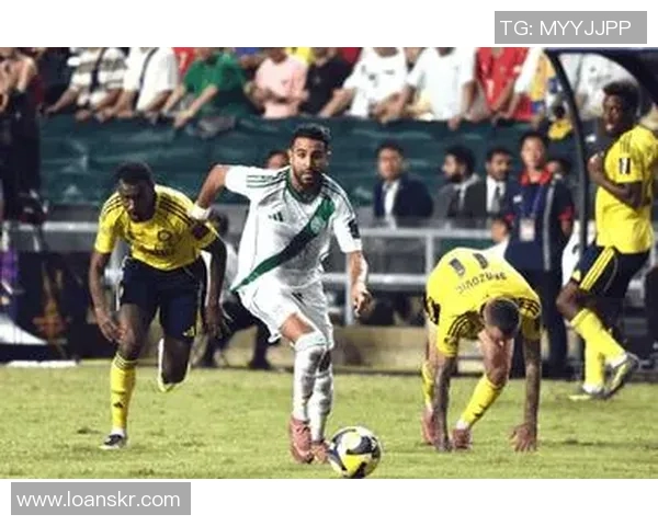 顶级足球赛事热火朝天，球队激战争夺荣耀，谁将笑到最后？